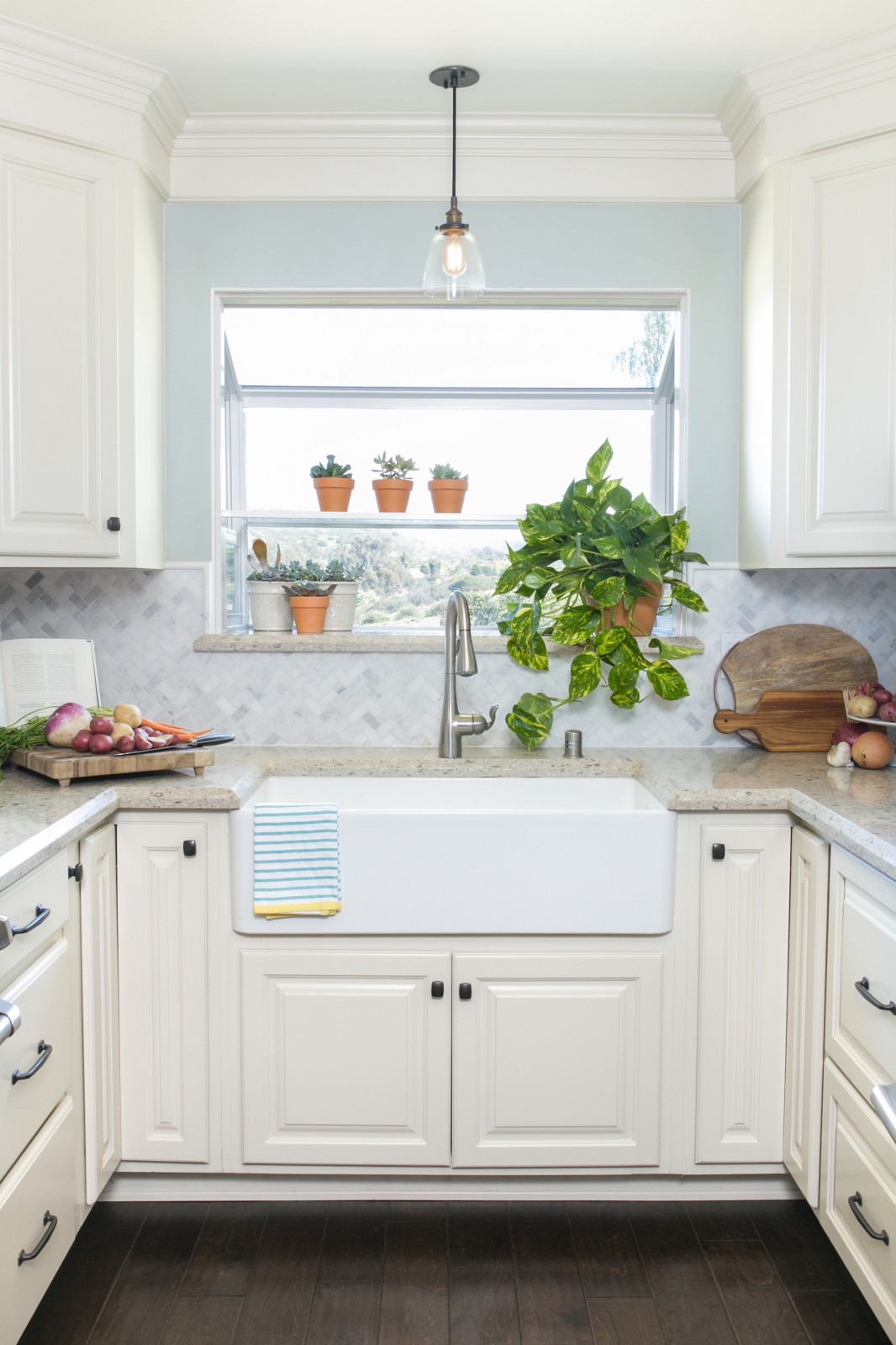 The Garden Window Over Sink Allow More Natural Light To Brighten The Small U Shaped Kitchen 
